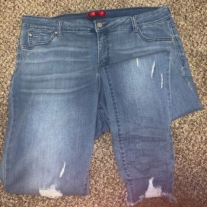 Jennifer Lopez Skinny Jeans!